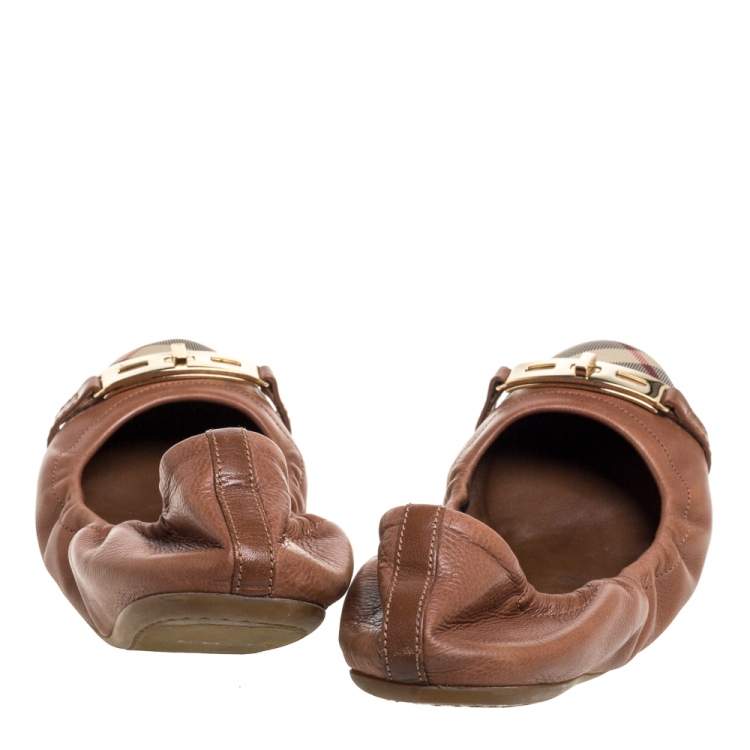 Pre Owned Burberry Brown Leather and Nova Check Canvas Drayton Twistlock Scrunch Ballet Flats Size 38