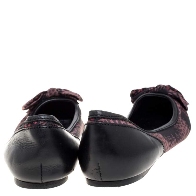 Pre Owned Burberry Black Printed Satin Bow Ballet Flats Size 38