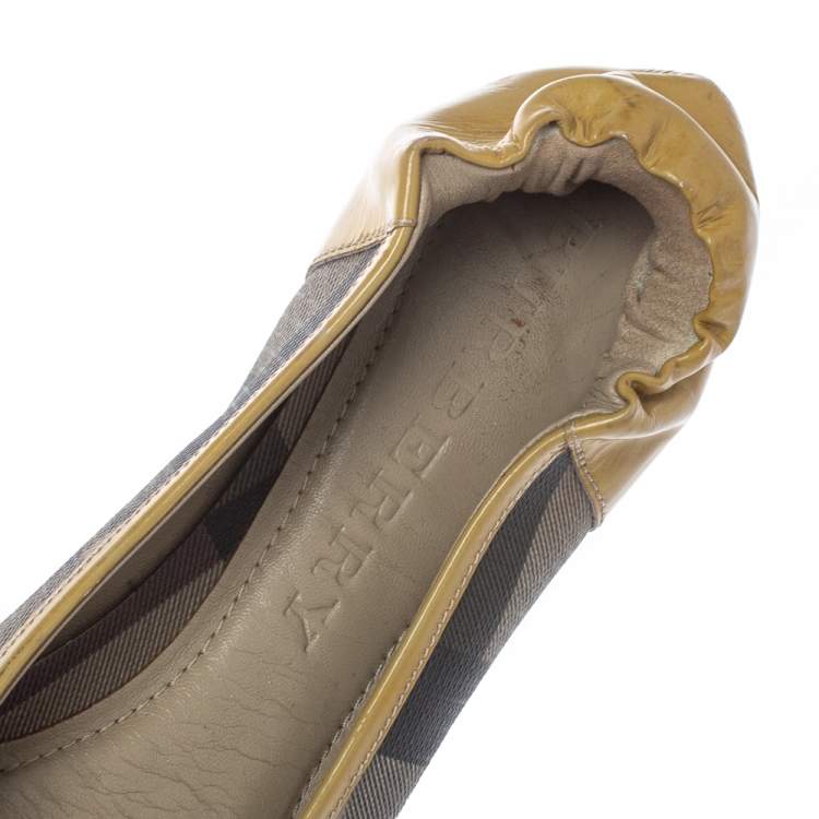 Pre Owned Burberry Beige Patent Leather And Nova Check Canvas Scrunch Ballet Flats Size 37