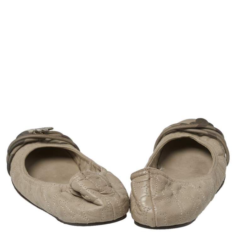 Pre Owned Burberry Beige/Olive Green Leather Heart Charm Scrunch Ballet Flats Size 37