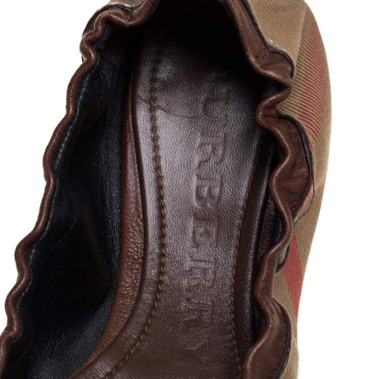 Pre Owned Burberry Brown/Beige Leather And Nova Check Canvas Scrunch Ballet Flats Size 38