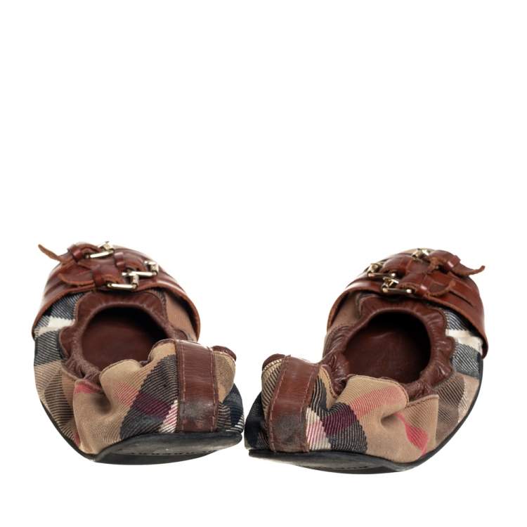مملوكة مسبقًا Burberry Brown House Check Canvas and Leather Falcony Scrunch Ballet Flats Size 36
