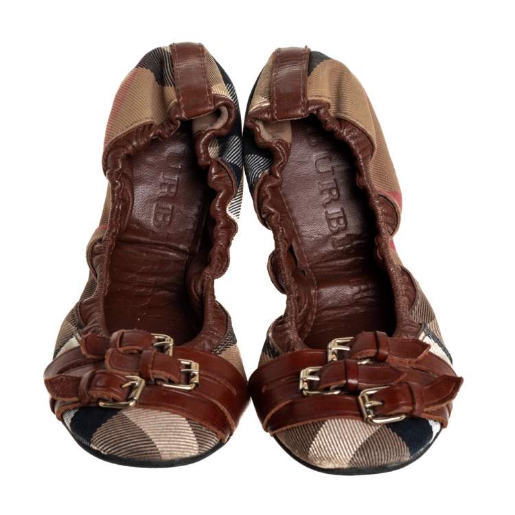 مملوكة مسبقًا Burberry Brown House Check Canvas and Leather Falcony Scrunch Ballet Flats Size 36