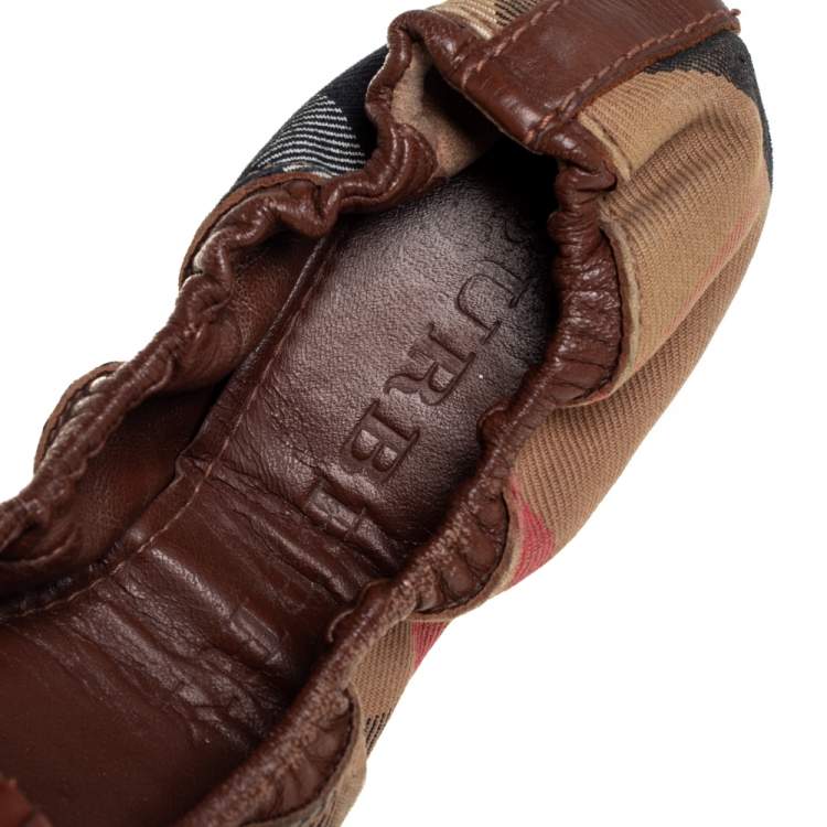 مملوكة مسبقًا Burberry Brown House Check Canvas and Leather Falcony Scrunch Ballet Flats Size 36