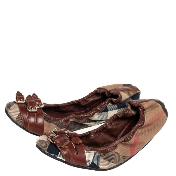 مملوكة مسبقًا Burberry Brown House Check Canvas and Leather Falcony Scrunch Ballet Flats Size 36