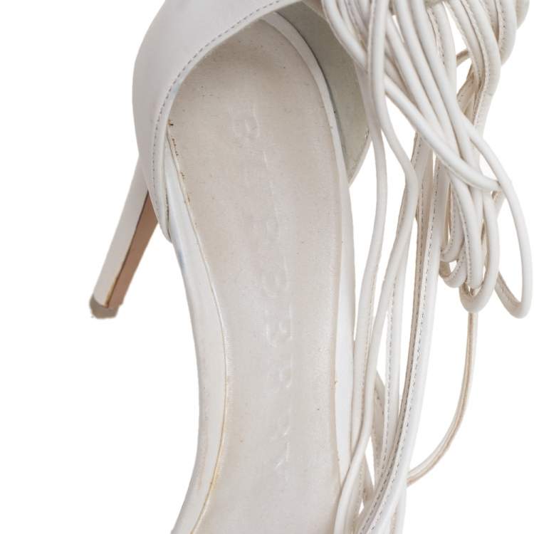 مملوكة مسبقًا Burberry White Leather Multi Strap Sandals Size 39