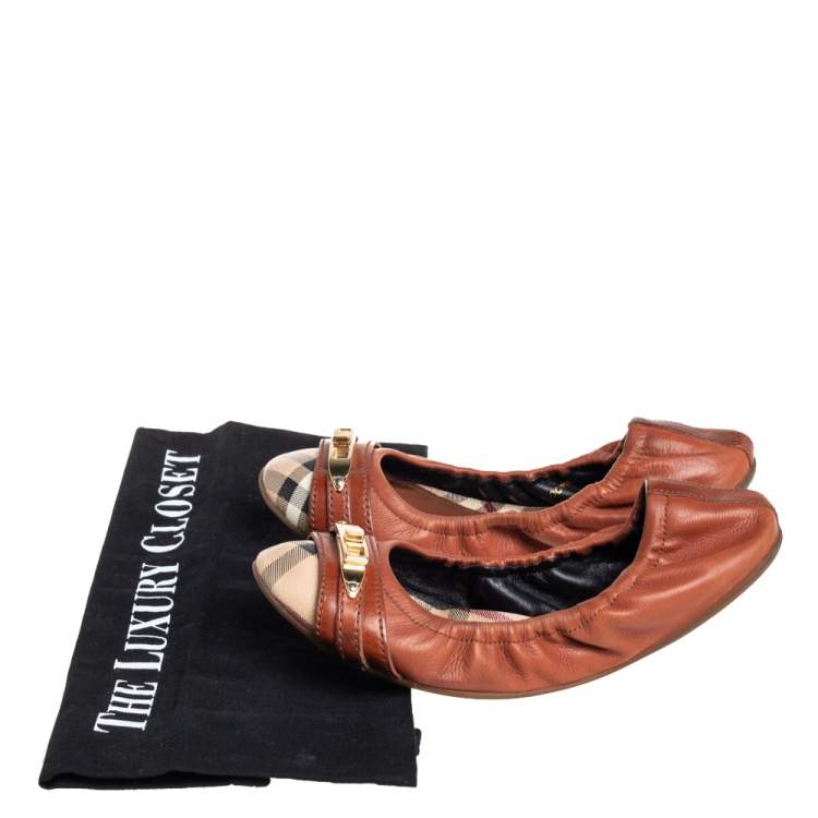 Pre Owned Burberry Beige/Brown Coated Canvas And Leather Scrunch Ballet Flats Size 35