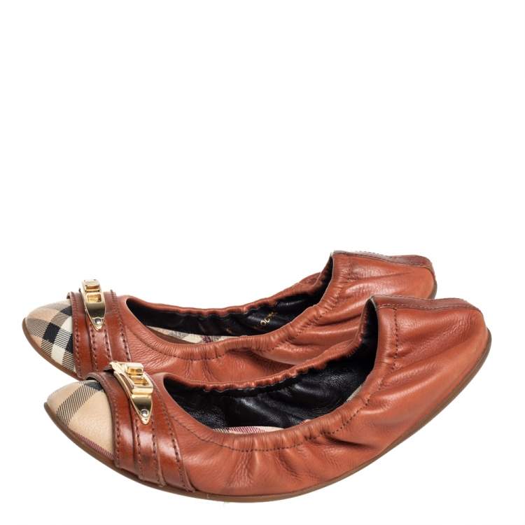 Pre Owned Burberry Beige/Brown Coated Canvas And Leather Scrunch Ballet Flats Size 35