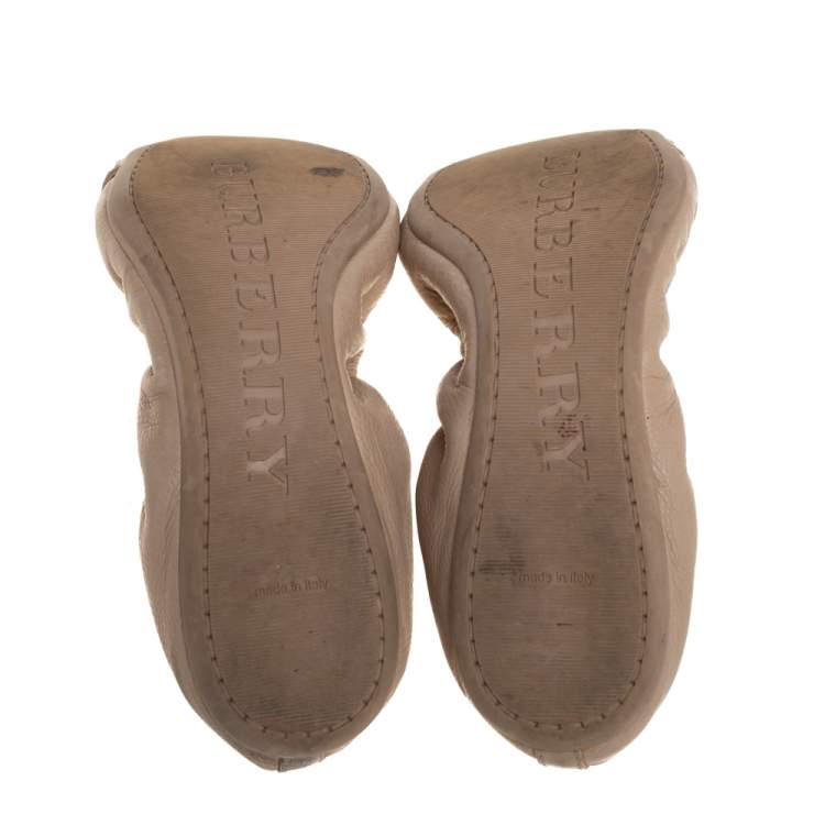 Pre Owned Burberry Beige Leather And Check Canvas Lock Embellished Scrunch Ballet Flats Size 37.5
