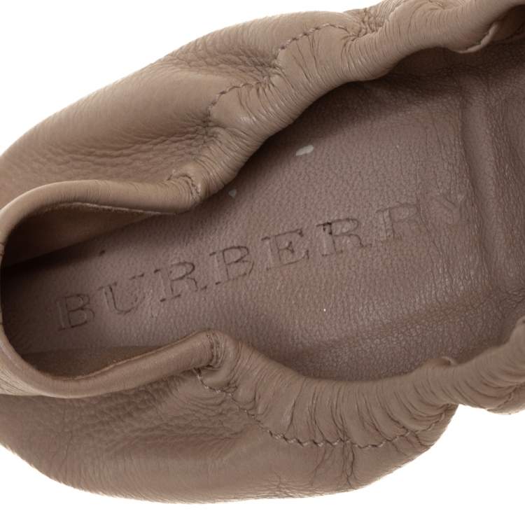 Pre Owned Burberry Beige Leather And Check Canvas Lock Embellished Scrunch Ballet Flats Size 37.5