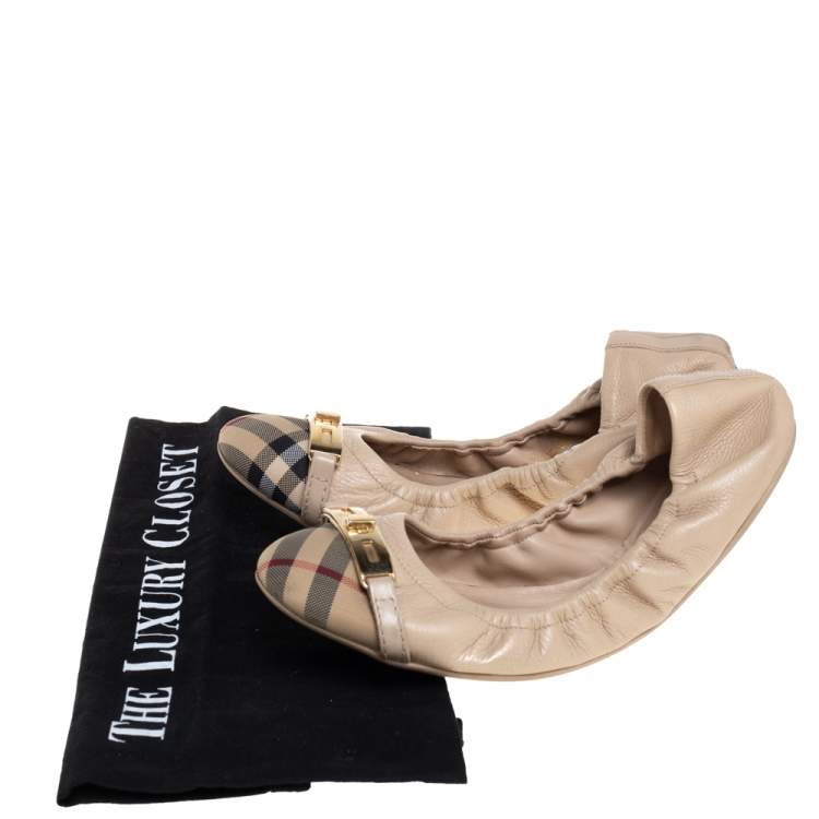 Pre Owned Burberry Beige Leather And Check Canvas Lock Embellished Scrunch Ballet Flats Size 37.5