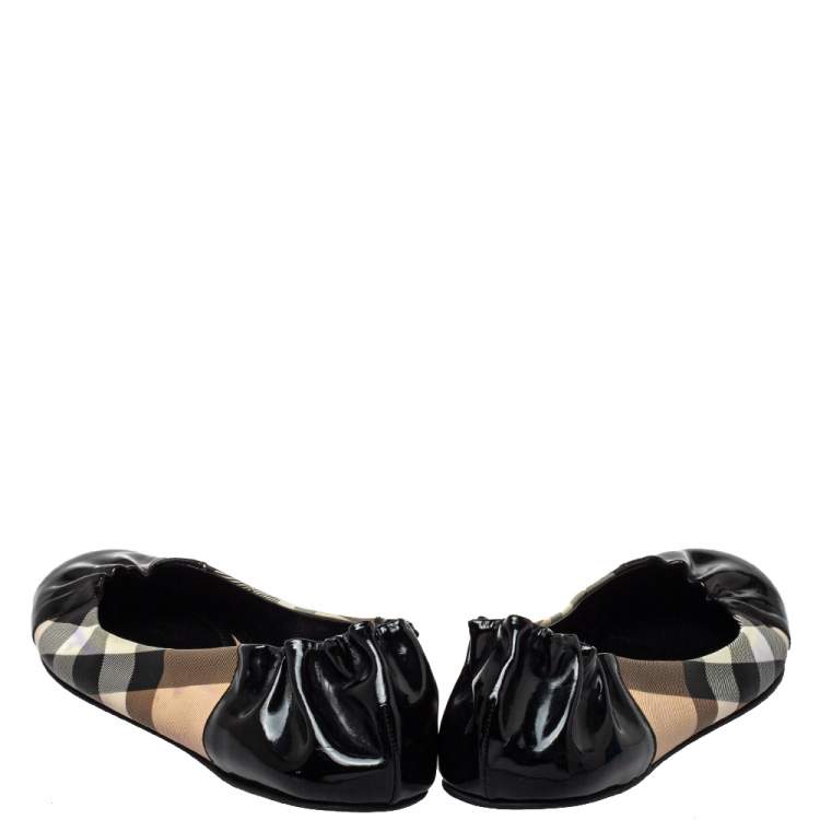 Pre Owned Burberry Black Patent Leather And Nova Check Coated Canvas Scrunch Ballet Flats Size 42