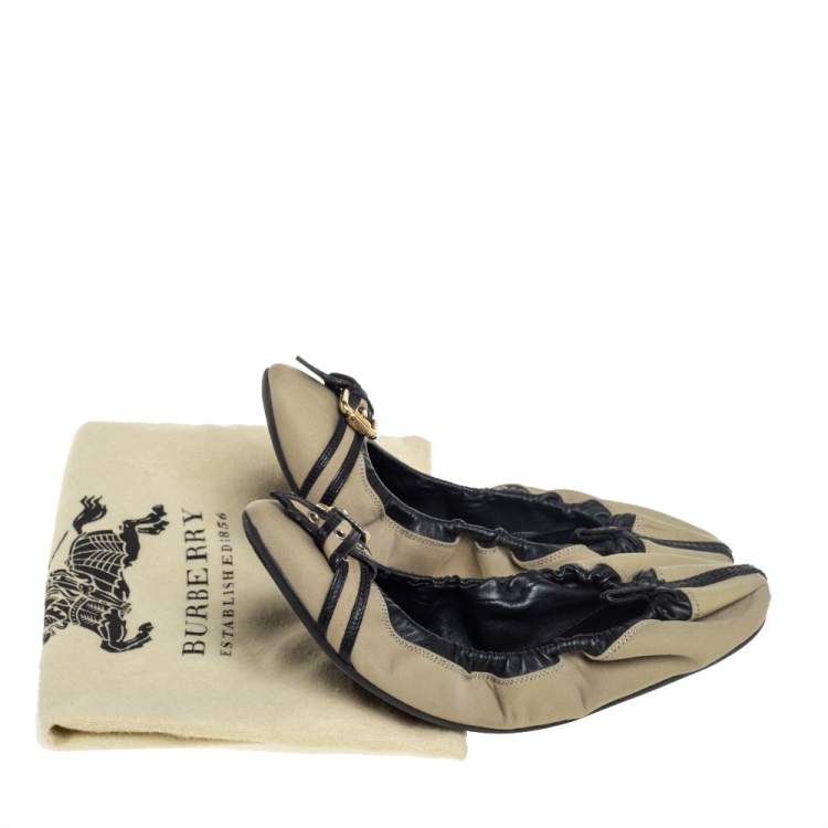 Pre Owned Burberry Beige/Black Leather And Canvas Scrunch Ballet Flats Size 39