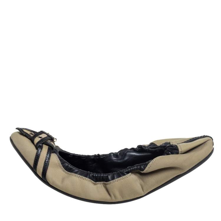 Pre Owned Burberry Beige/Black Leather And Canvas Scrunch Ballet Flats Size 39