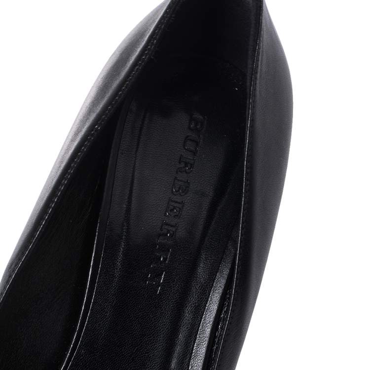 Pre Owned Burberry Black Nova Check Canvas and Leather Buckle Pumps Size 40