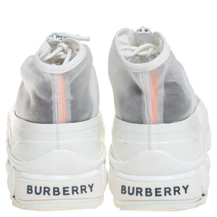 مملوكة مسبقًا Burberry White Net  And Rubber Arthur Low Top Sneakers Size 38.5