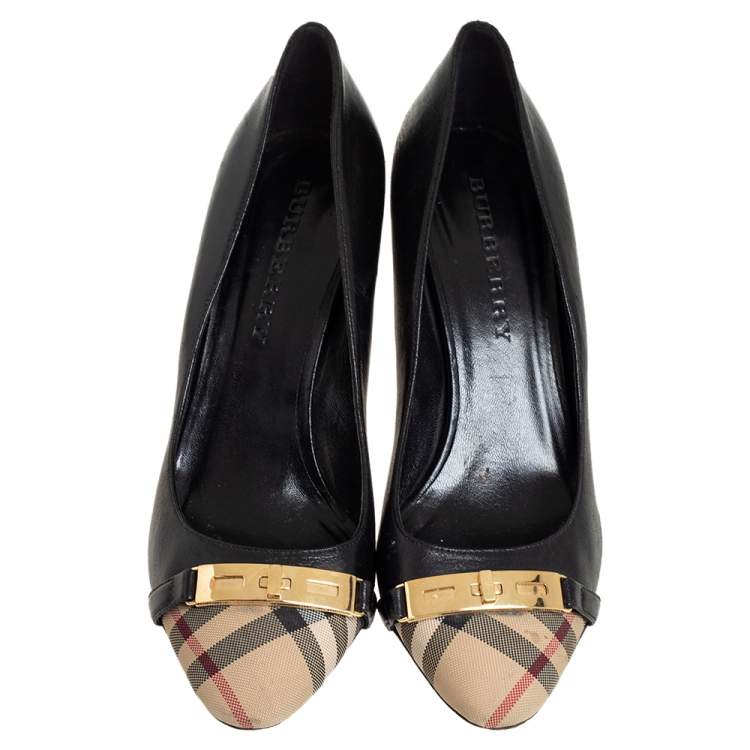Pre Owned Burberry Black/Beige Check Fabric and Leather Turnlock Buckle Pumps Size 37.5 