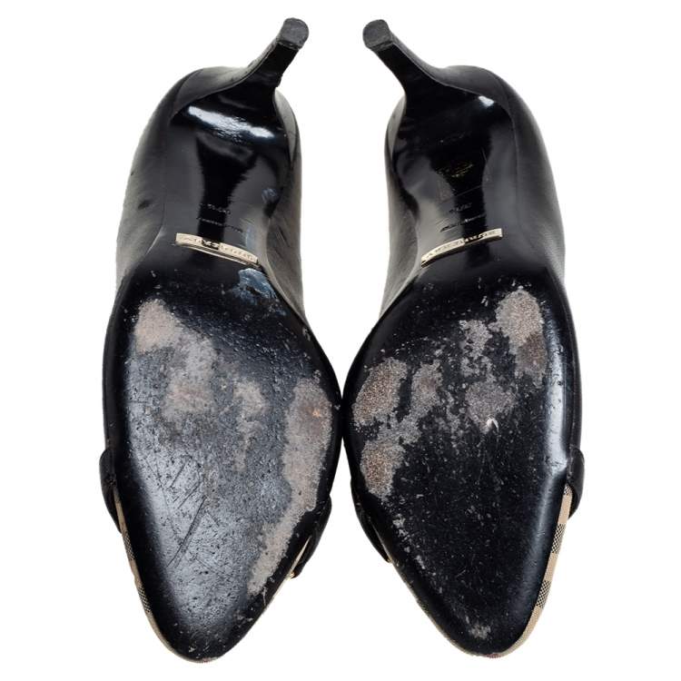 Pre Owned Burberry Black/Beige Check Fabric and Leather Turnlock Buckle Pumps Size 37.5 