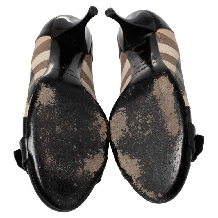 Pre Owned Burberry Black Nova Check Coated Canvas and Patent Leather Buckle Round Toe Pumps Size 38