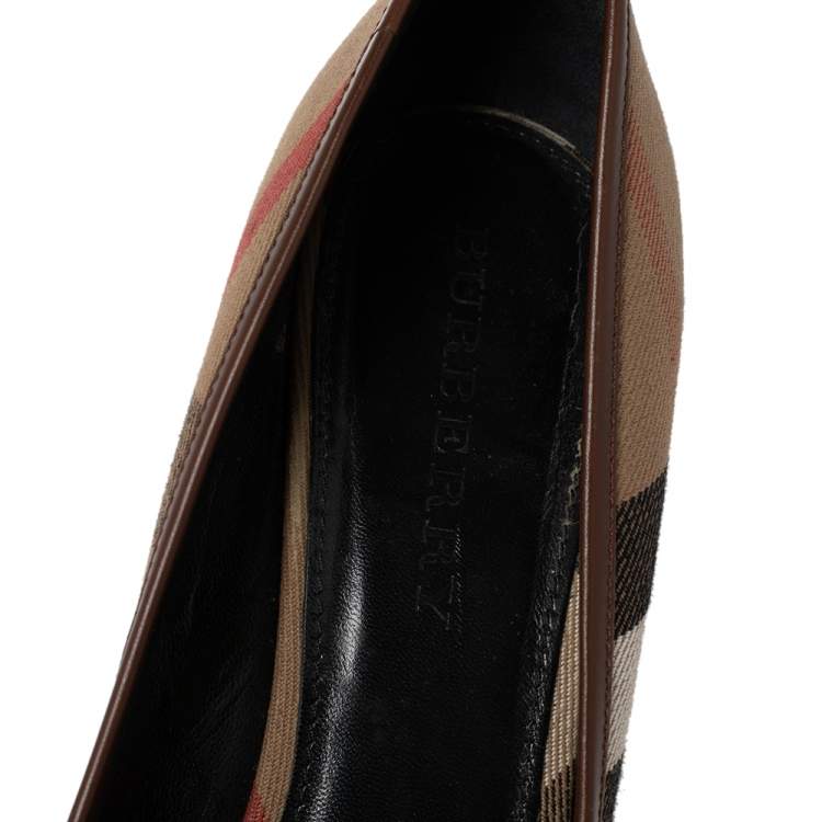 Pre Owned Burberry Brown/Beige Nova Check Coated Canvas and Leather Buckle Round Toe Pumps Size 38