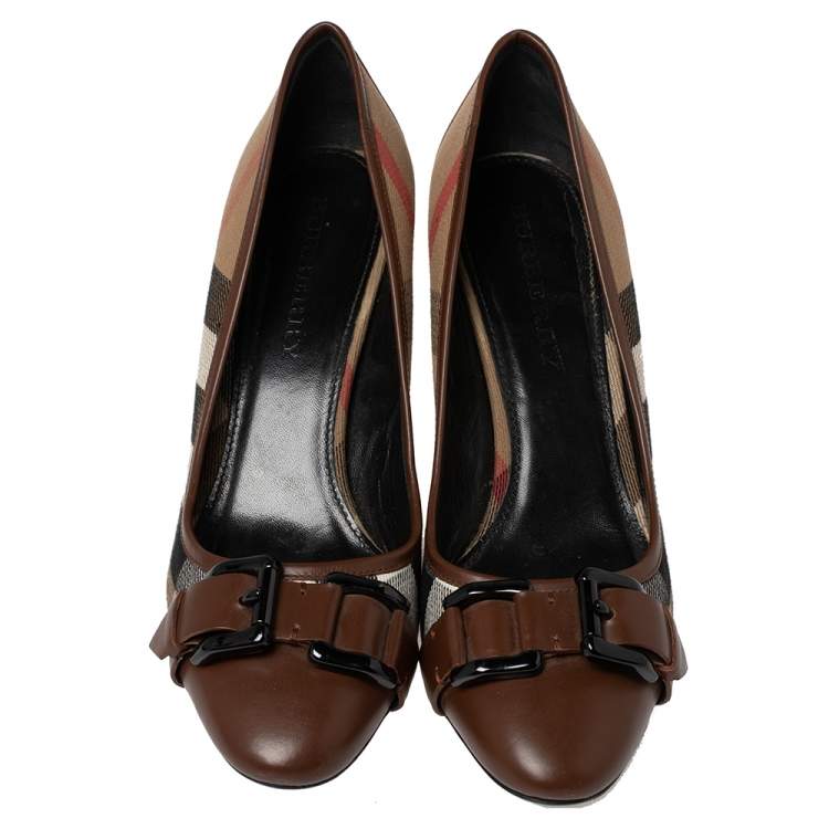 Pre Owned Burberry Brown/Beige Nova Check Coated Canvas and Leather Buckle Round Toe Pumps Size 38