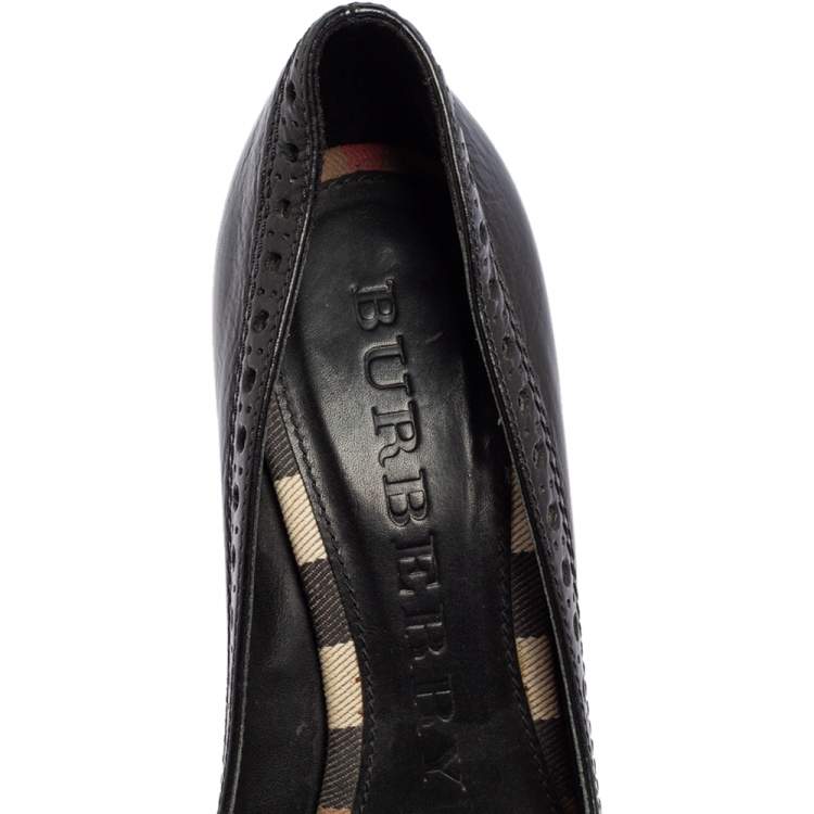 Pre Owned Burberry Black Leather Pumps Size 38