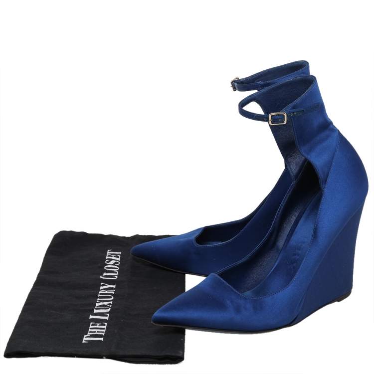 مملوكة مسبقًا Burberry Blue Satin Pointed Toe Ankle Strap Wedge Sandals Size 40