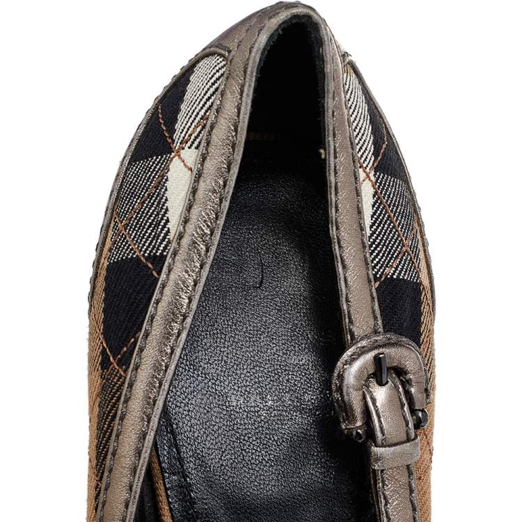 Pre Owned Burberry Beige/Grey Nova Check Canvas And Leather Buckle Detail Pointed Toe Pumps Size 39