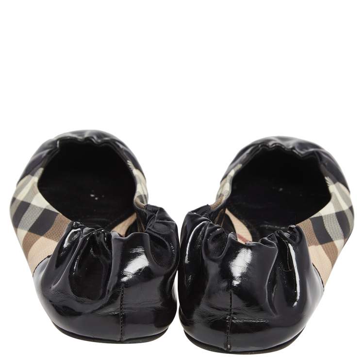 Pre Owned Burberry Beige/Black Nova Check Canvas And Patent Leather Scrunch Ballet Flats Size 40