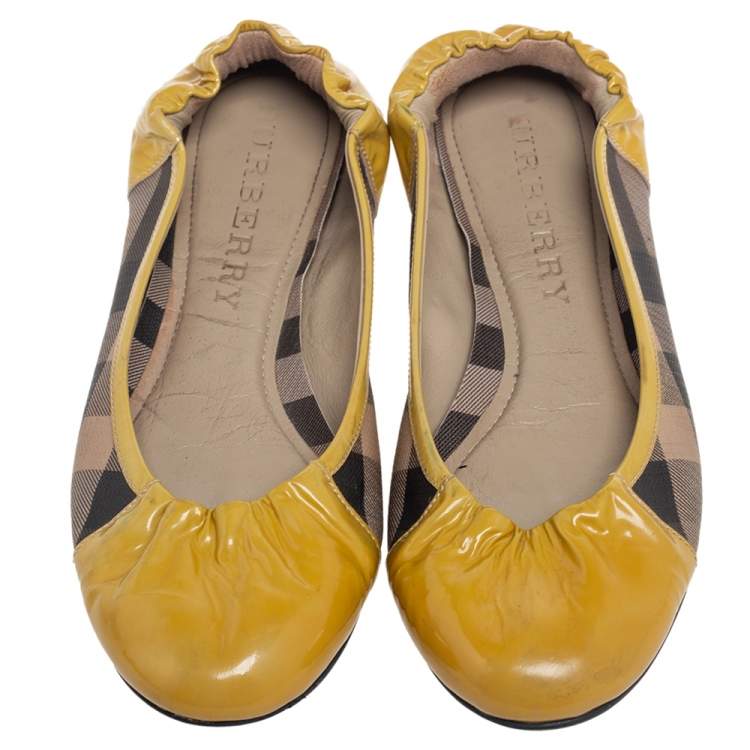 Pre Owned Burberry Yellow Patent Leather and Nova Check Coated Canvas Scrunch Ballet Flats Size 39