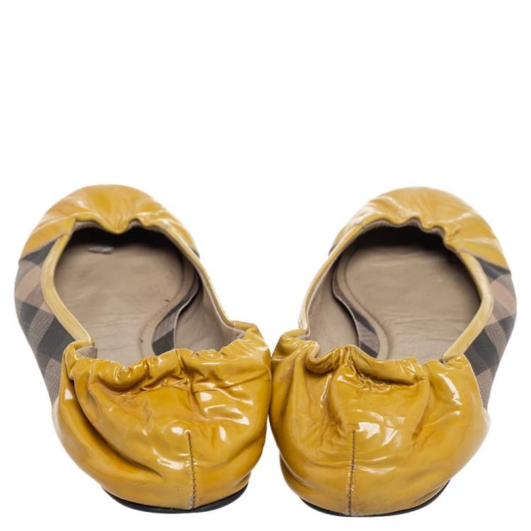 Pre Owned Burberry Yellow Patent Leather and Nova Check Coated Canvas Scrunch Ballet Flats Size 39