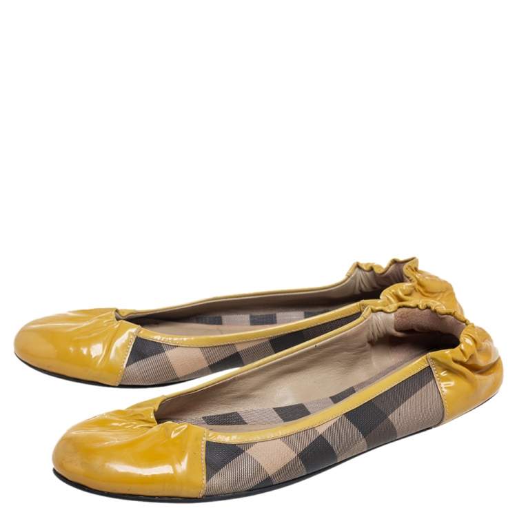 Pre Owned Burberry Yellow Patent Leather and Nova Check Coated Canvas Scrunch Ballet Flats Size 39