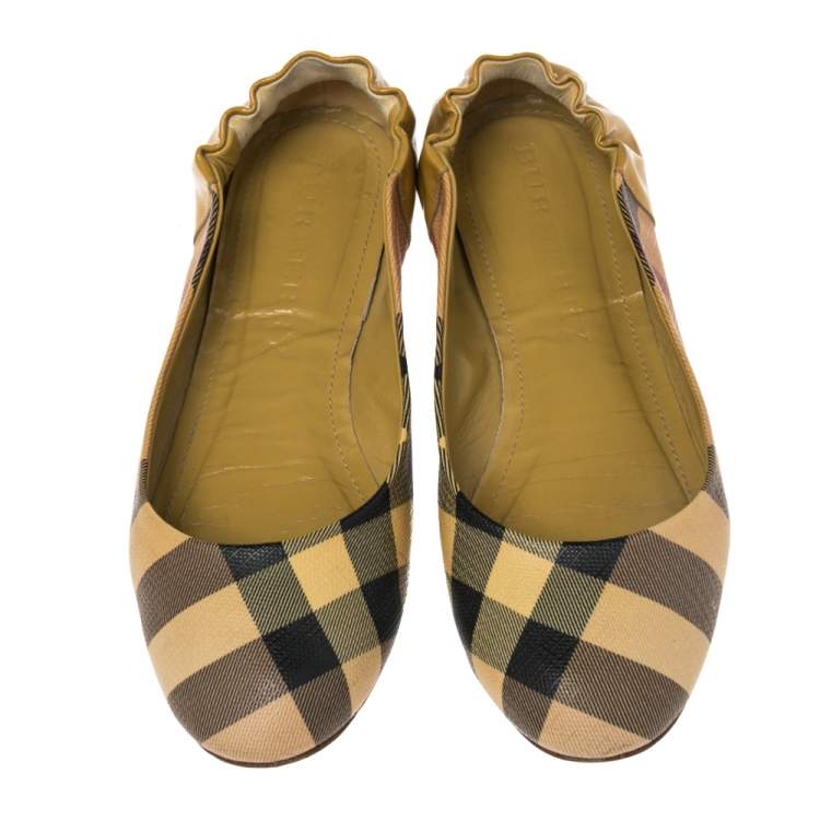 Pre Owned Burberry Yellow Nova Check Coated Canvas and Patent Leather Scrunch Ballet Flats Size 39