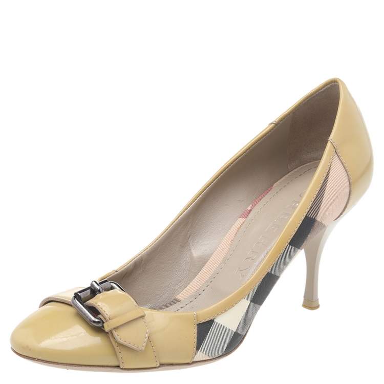 Pre Owned Burberry Beige Nova Check Coated Canvas And  Patent Leather Buckle Round Toe Pumps Size 38