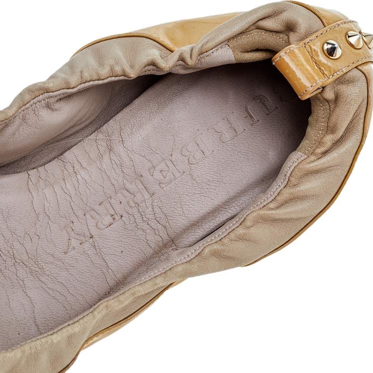 Pre Owned Burberry Beige Patent And Leather Scrunch Ballet Flats Size 36