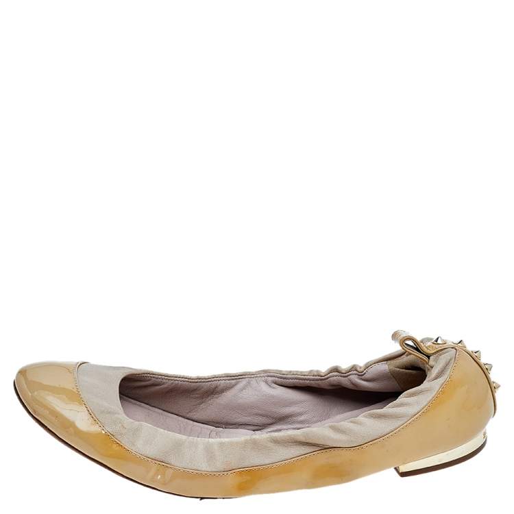 Pre Owned Burberry Beige Patent And Leather Scrunch Ballet Flats Size 36