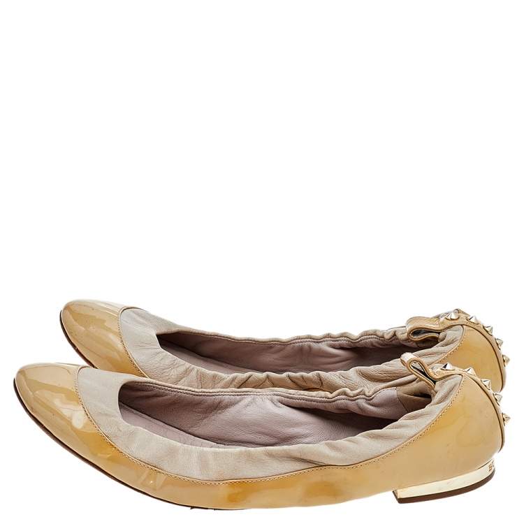 Pre Owned Burberry Beige Patent And Leather Scrunch Ballet Flats Size 36