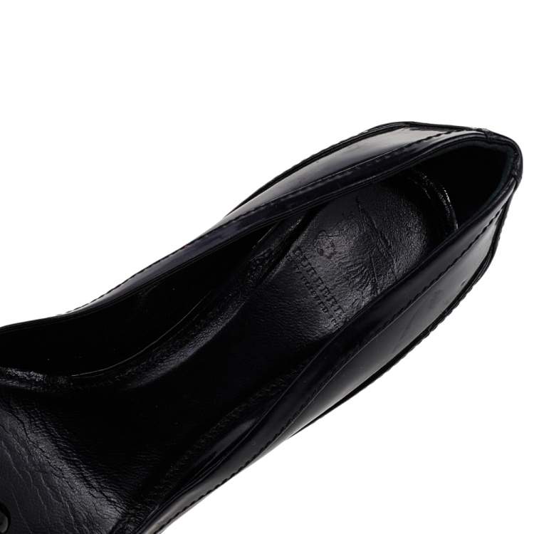 Pre Owned Burberry Black Patent Leather Buckle Round Toe Pumps Size 36
