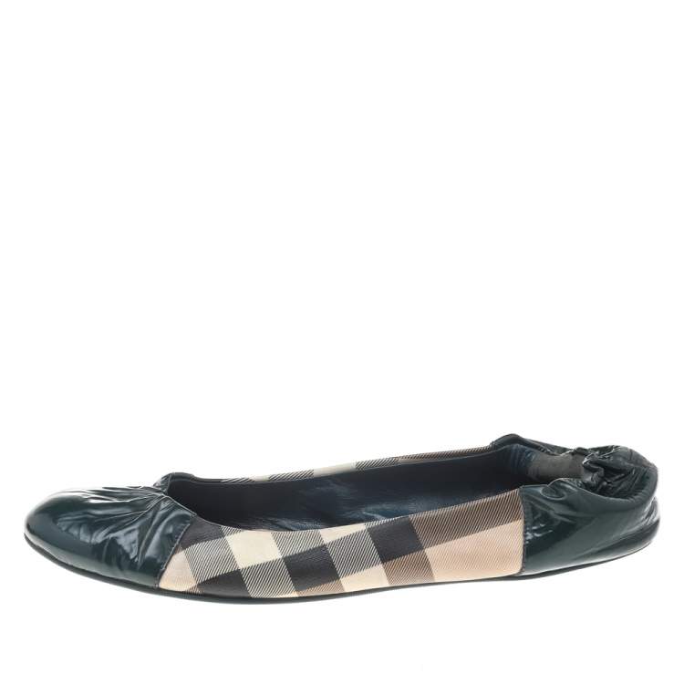 Pre Owned Burberry Green/Beige Patent Leather And Nova Check Coated Canvas Scrunch Ballet Flats Size 41