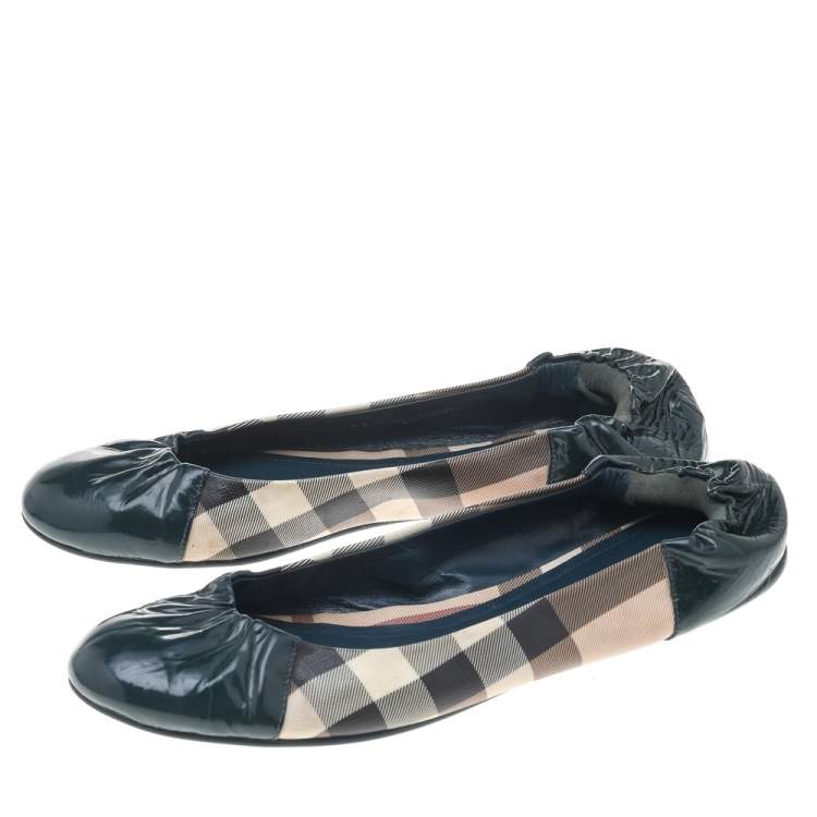 Pre Owned Burberry Green/Beige Patent Leather And Nova Check Coated Canvas Scrunch Ballet Flats Size 41