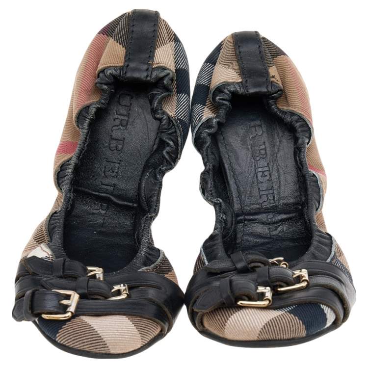 مملوكة مسبقًا Burberry Beige/Black Leather And Canvas Ballet Flats Size 36