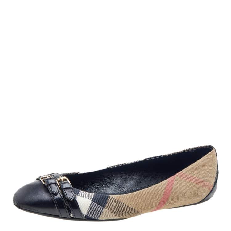 Pre Owned Burberry Beige/Back House Check Canvas and Leather Buckle Detail Ballet Flats Size 40
