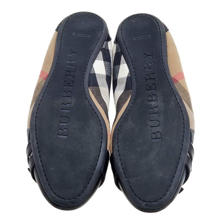 Pre Owned Burberry Beige/Back House Check Canvas and Leather Buckle Detail Ballet Flats Size 40