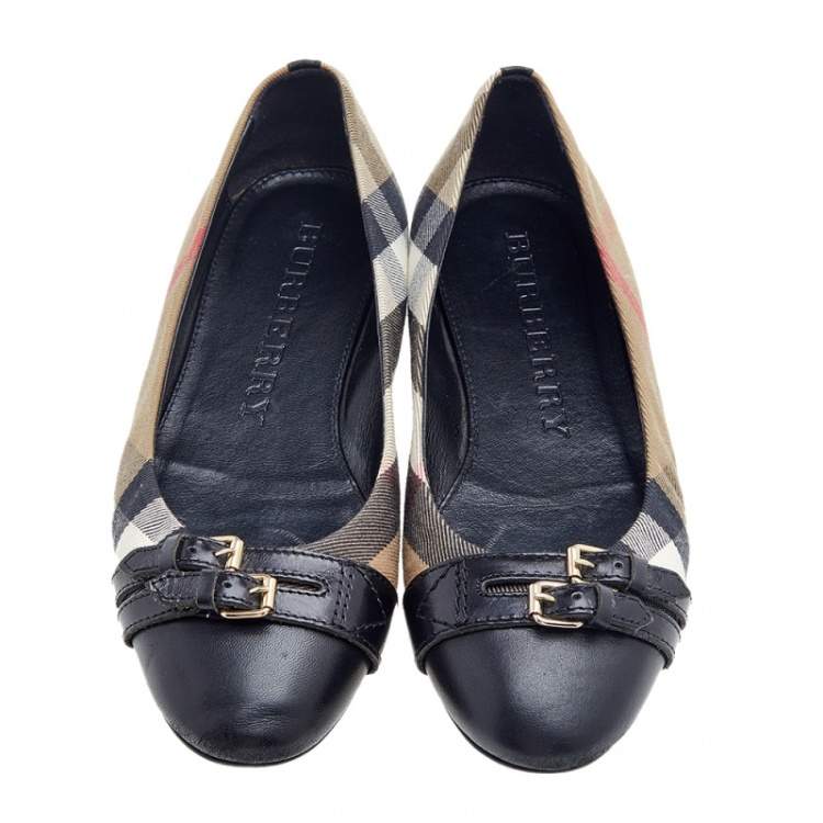 Pre Owned Burberry Beige/Back House Check Canvas and Leather Buckle Detail Ballet Flats Size 40