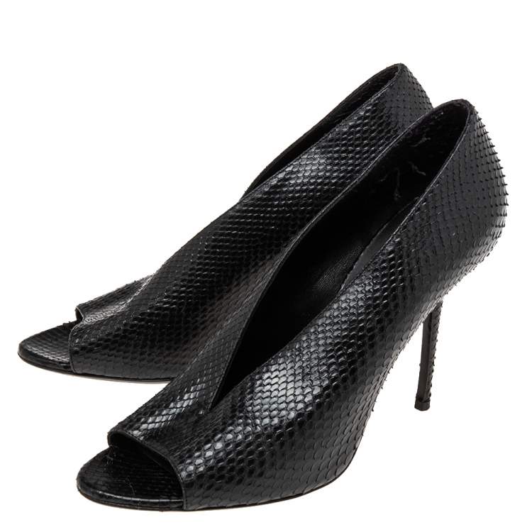Pre Owned Burberry Black  Snakeskin Leather Vamp Pumps Size  39