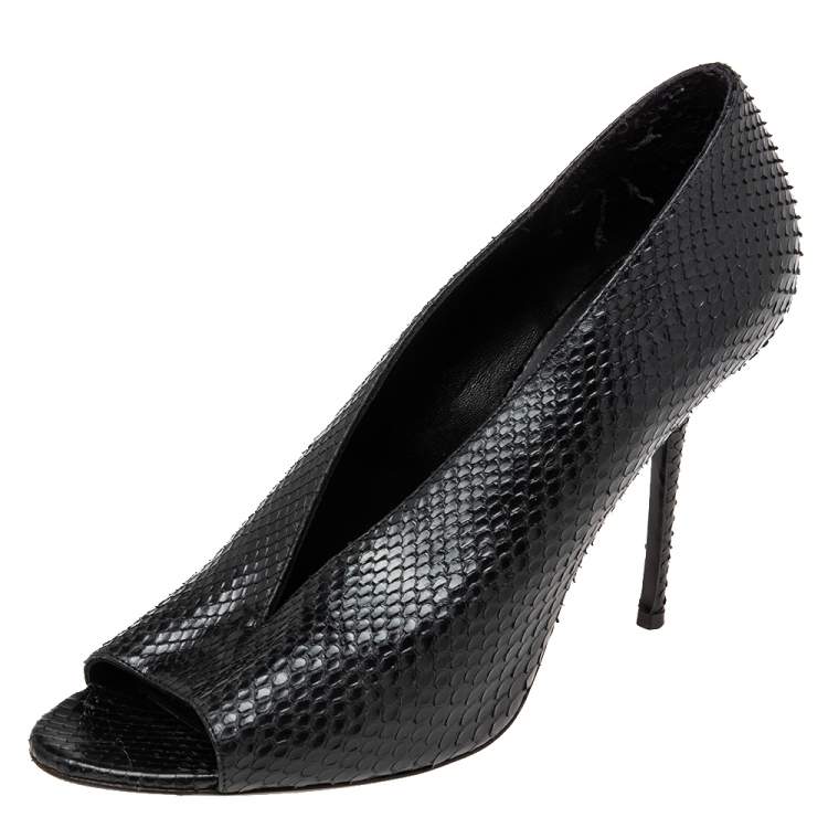 Pre Owned Burberry Black  Snakeskin Leather Vamp Pumps Size  39