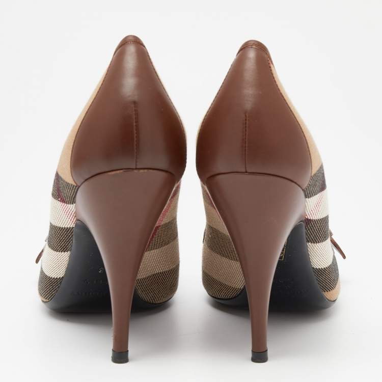 Pre Owned Burberry Beige/Brown House Check Canvas and Leather Buckle Round Toe Pumps Size 38