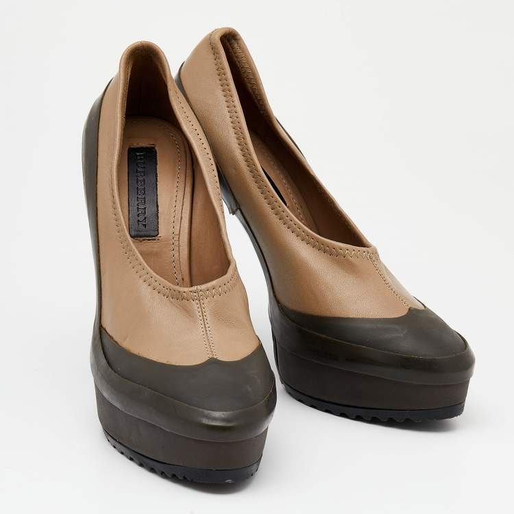 Pre Owned Burberry Beige/Olive Green Leather And Rubber Platform Pumps Size 38.5
