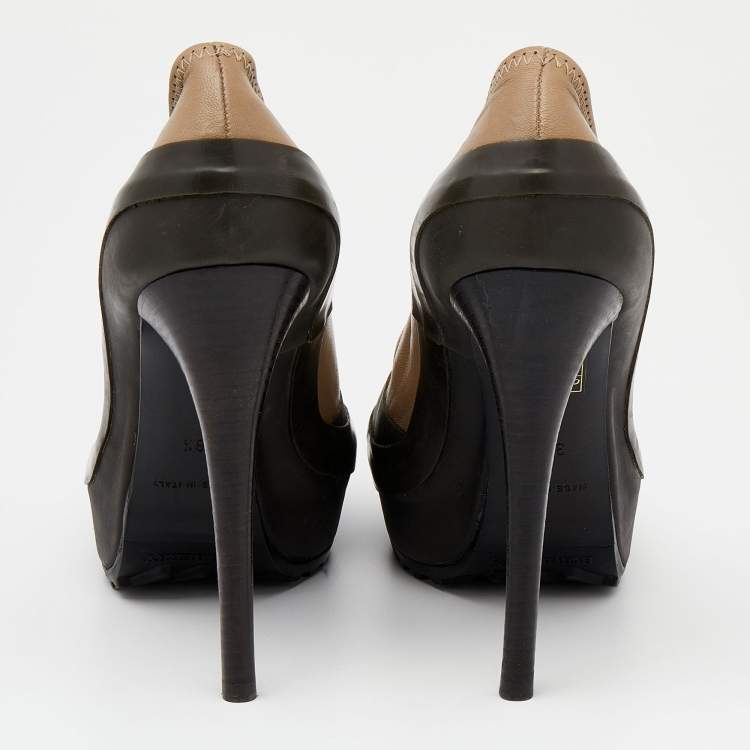 Pre Owned Burberry Beige/Olive Green Leather And Rubber Platform Pumps Size 38.5