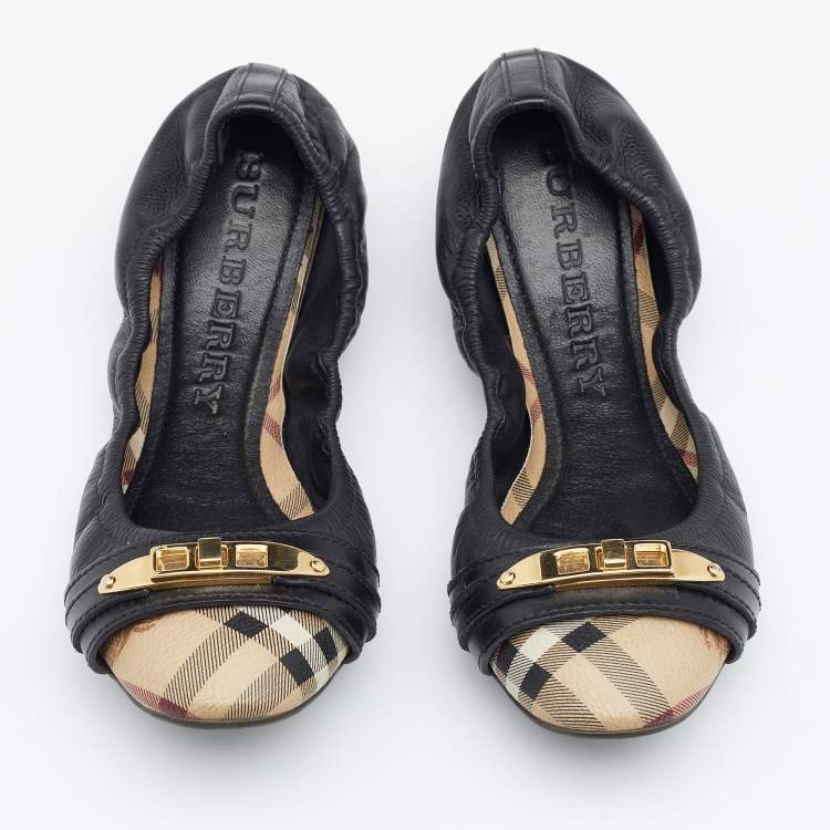 Pre Owned Burberry Black/Beige Leather And Coated Canvas Cap Toe Scrunch Ballet Flats Size 37